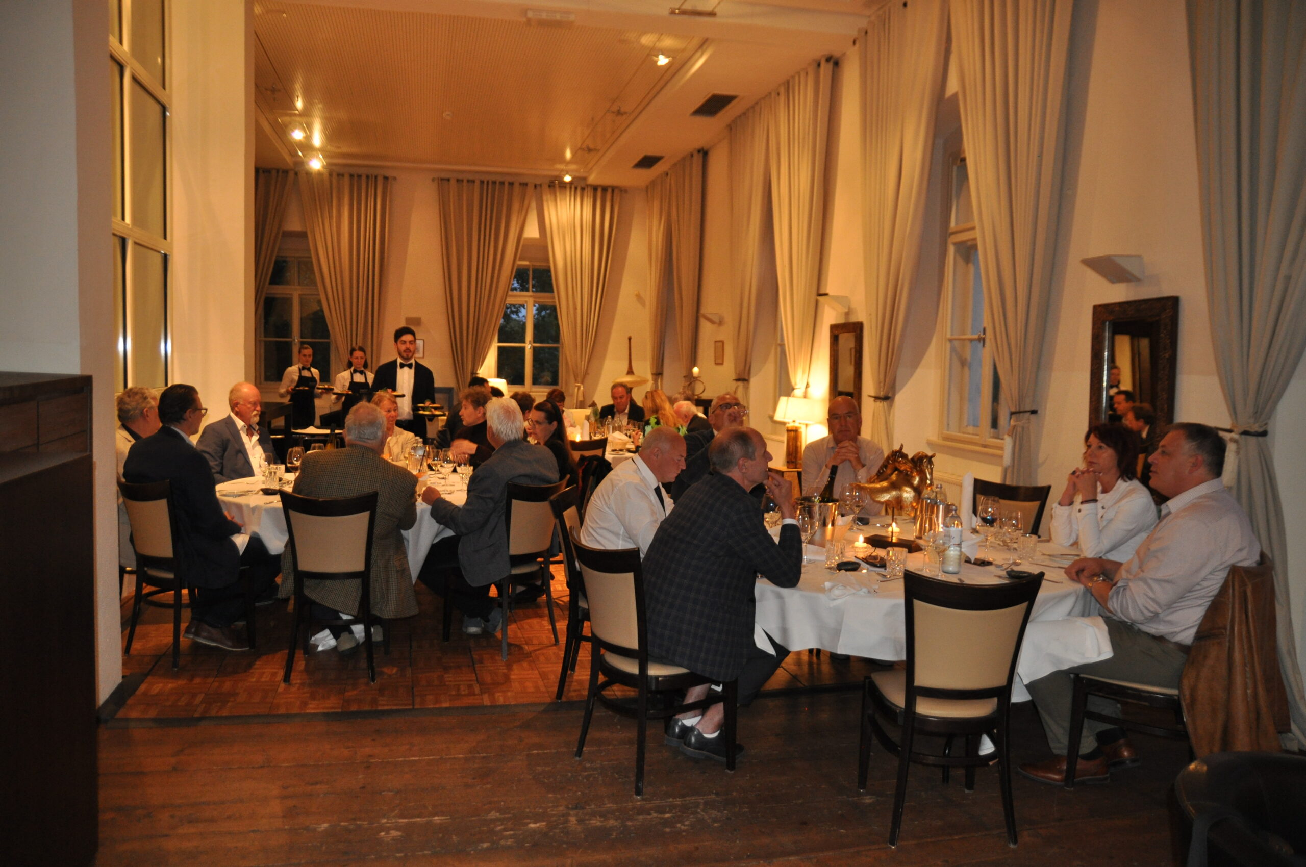Ein würdiges Ambiente für das Galadiner am letzten Abend: das Restaurant Maria Loretto am Wörthersee. Bild: Johannes Rottensteiner)