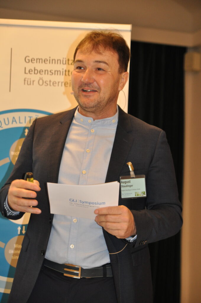 Gastgeber August Staudinger hat eine hochinteressante Veranstaltung organisiert. © HaRo