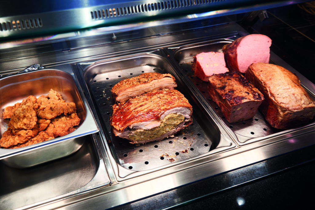 Bei Amstler gibt es viel: Vom Kümmelbraten bis zum Buffet. © Herbert Lehmann