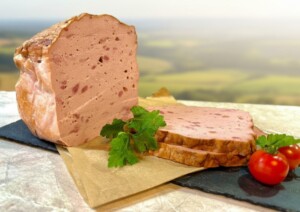 Leberkäse modern: durch Radkersburger Mineralwasser mit erhöhtem Gehalt an Magnesium und Calcium. © Friesinger