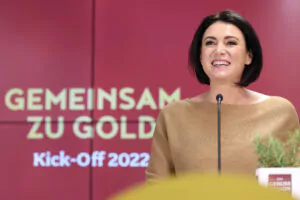 „"Die Corona-Krise hat die Bedeutung der Direktvermarktung enorm gestärkt" sagt Landwirtschaftsministerin Elisabeth Köstinger beim Netzwerk Kulinarik Online Kick-off.