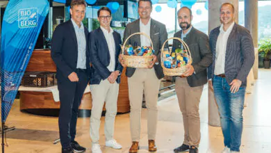 V.l.n.r.: Björn Rasmus (GF Bioalpin eGen.), Thomas Steinberger (Ressortleitung Category Management & Einkauf bei MPREIS), Ingo Panknin (Mitglied der Geschäftsführung MPREIS), Simon Wolf (Obmann Bioalpin eGen.) und Dominic Öfner (Abteilungsleitung Category Management & Einkauf Frische bei MPREIS), Bildnachweis: Mathias Brabetz