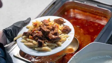 Die Zubereitung des Gulasch erfolgte vor Umbau in zwei Kippern, nach Umbau in einem iVario Pro XL mit hoher Leistung. Der Energieverbrauch hat sich dadurch nahezu halbiert bei besserer Speisenqualität. Bild: Rational